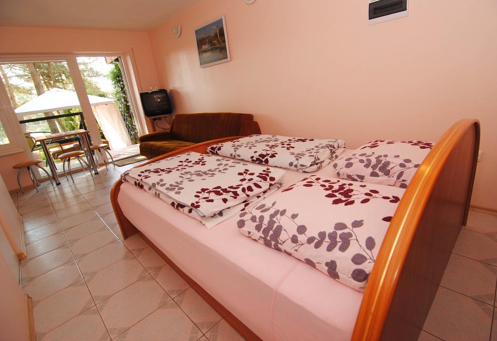 Guesthouse "Nakvyne Pas Zveja" Purvynes Street 奈达 外观 照片